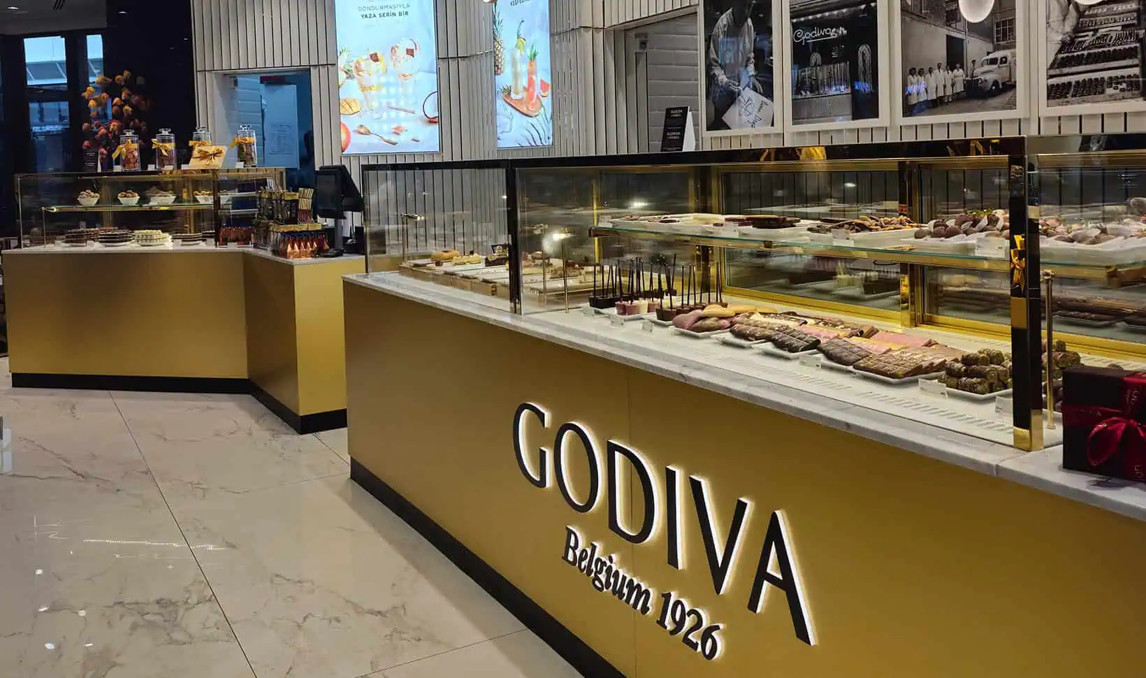Godiva Çikolata Teşhir Dolabı
