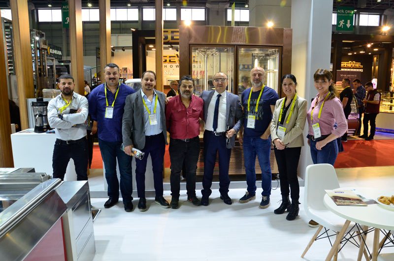 Midpoint ekibinin İbatech 2018 Fuarında S2000 Endüstriyel Mutfak Standı ziyareti İbatech 2018 Fuarında S2000 Standı Midpoint Ekibi